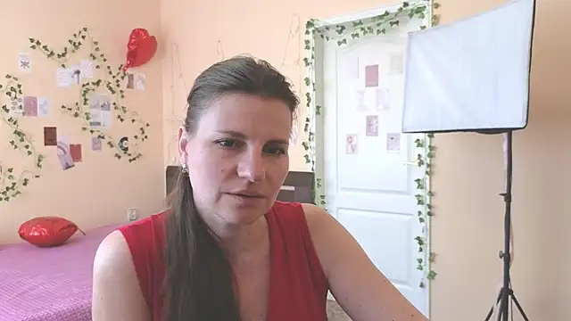 Sala de chat ao vivo de Mirabelle_Velvet