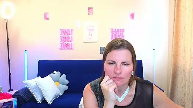 Živá chatovací místnost Mirabelle_Velvet
