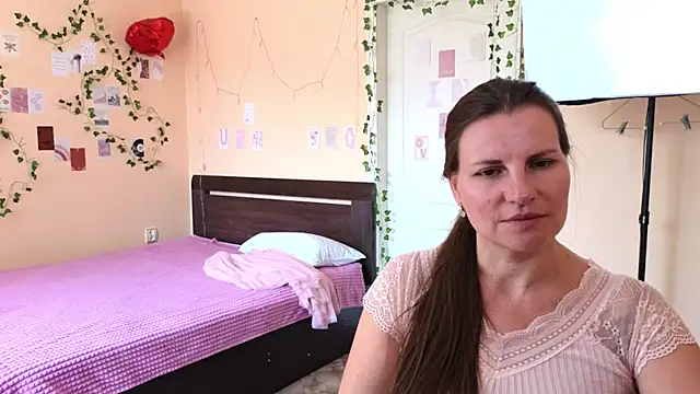 Chat soba uživo modela Mirabelle_Velvet