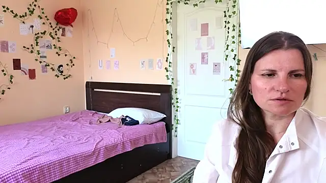 Chat soba uživo modela Mirabelle_Velvet