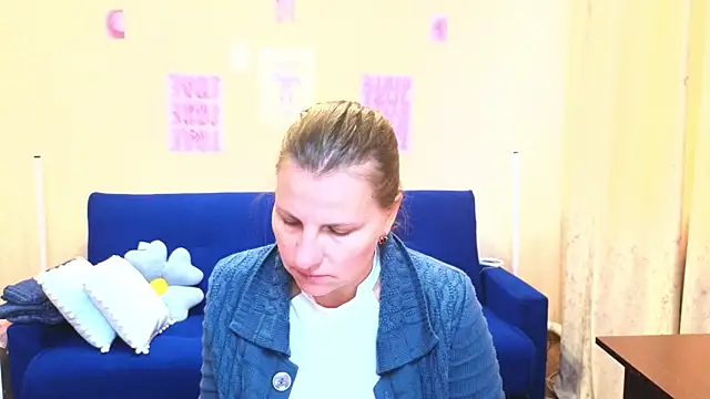 חדר צ'אט בשידור חי של Mirabelle_Velvet