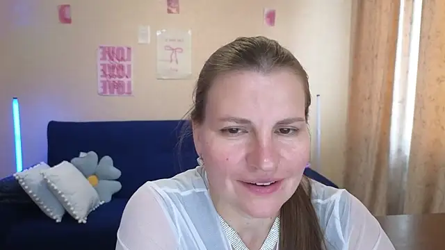 Mirabelle_Velvet – Naživo chatovacia miestnosť