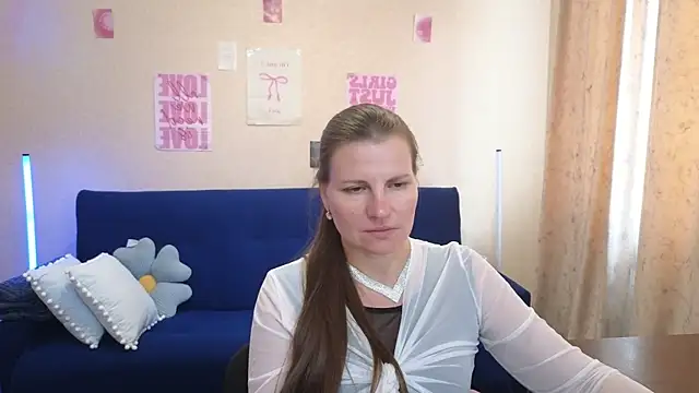 Živá chatovací místnost Mirabelle_Velvet
