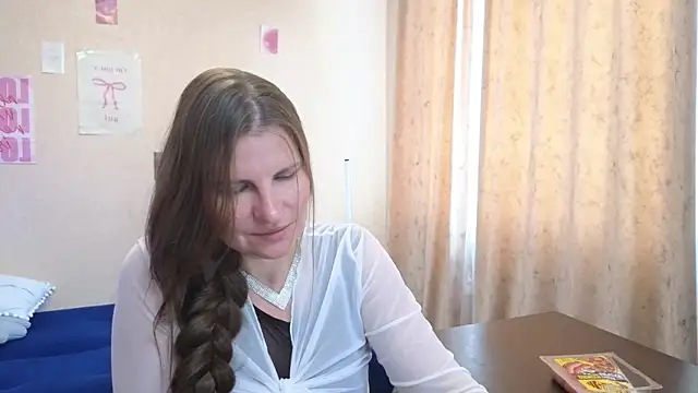 Mirabelle_Velvet's Live Chat Room