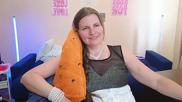 غرفة دردشة Mirabelle_Velvet المباشرة