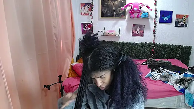thianahorny's Live Chat Room
