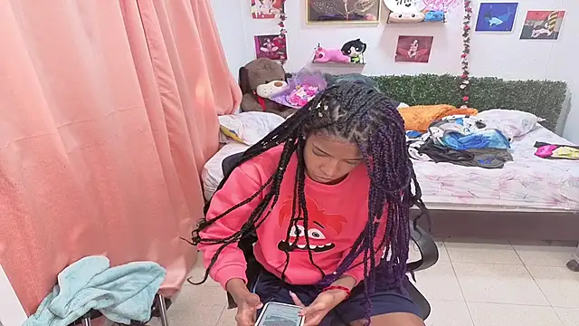 thianahorny Adlı Modelin Canlı Sohbet Odası