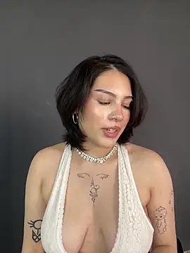 LoraShines' Live Sex Cam Show