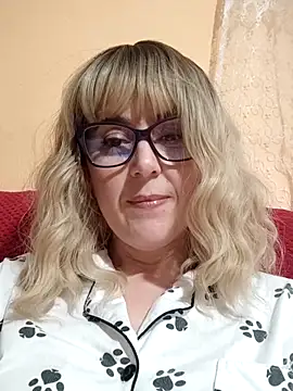 Amelialove42 élő chatszobája