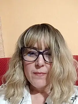 Amelialove42's Live Chat Room