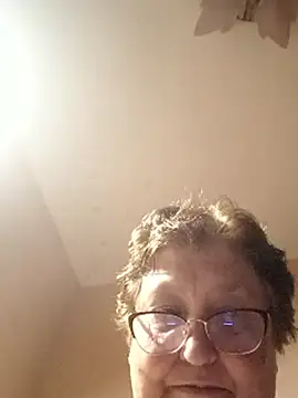Katherine735 Adlı Modelin Canlı Sohbet Odası