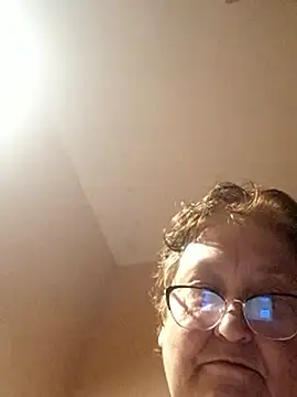 חדר צ'אט בשידור חי של Katherine735
