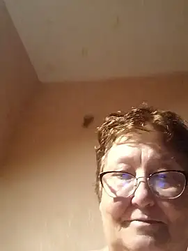 Katherine735 Adlı Modelin Canlı Sohbet Odası