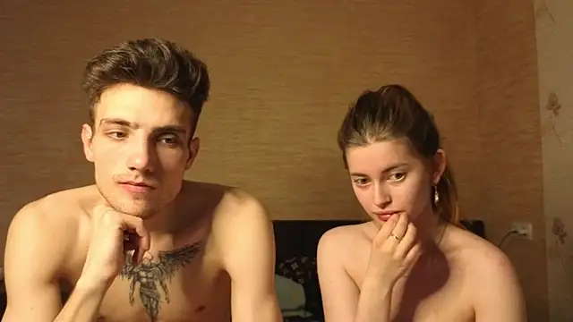 EmiliaCouple live-chat rom