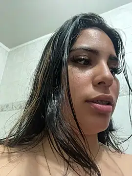 חדר צ'אט בשידור חי של shainadavis