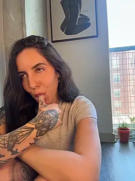 Lolathebaddie Adlı Modelin Canlı Sohbet Odası