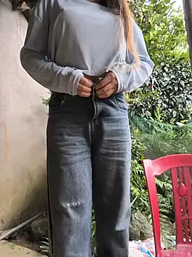Živá chatovací místnost Lolan-00