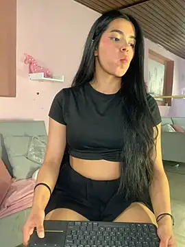 LunaMoore_Pink élő chatszobája