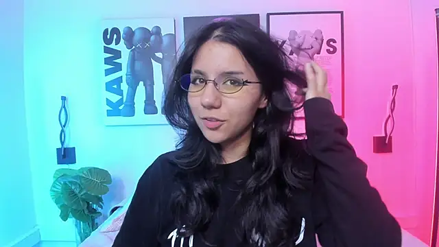 Živá chatovací místnost HollyPeach