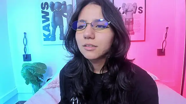 Živá chatovací místnost HollyPeach