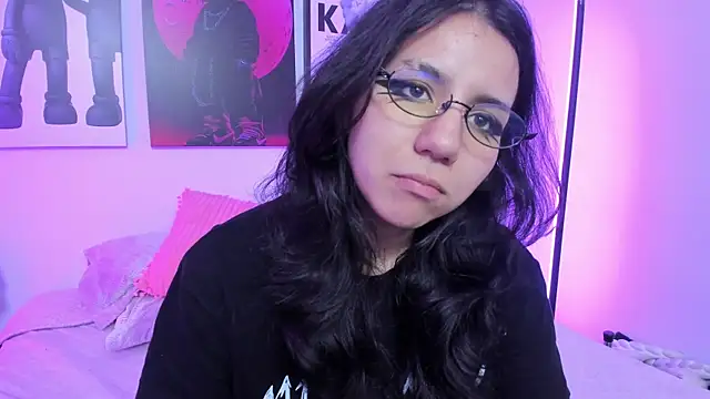 חדר צ'אט בשידור חי של HollyPeach