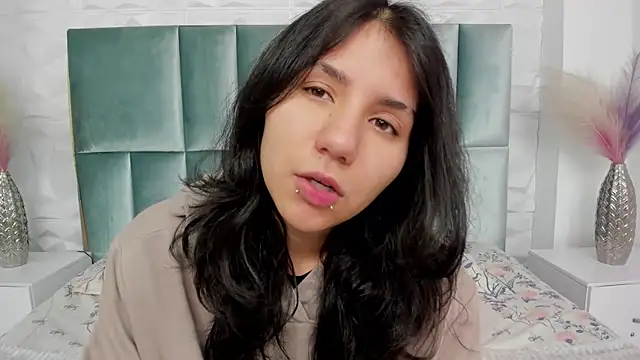 חדר צ'אט בשידור חי של HollyPeach