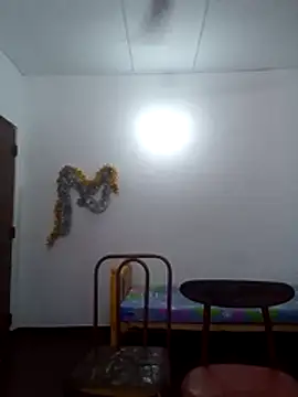 Expose_Queenn Live chat-huone