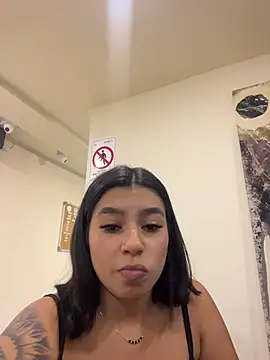 AlyssaRayのライブチャットルーム