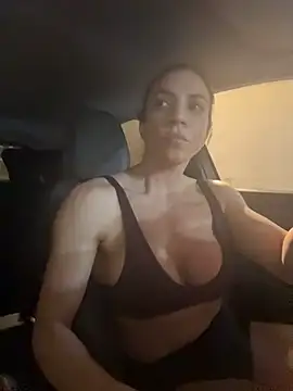 Kattefit Adlı Modelin Canlı Sohbet Odası