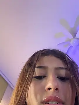 dafne17_ Adlı Modelin Canlı Sohbet Odası