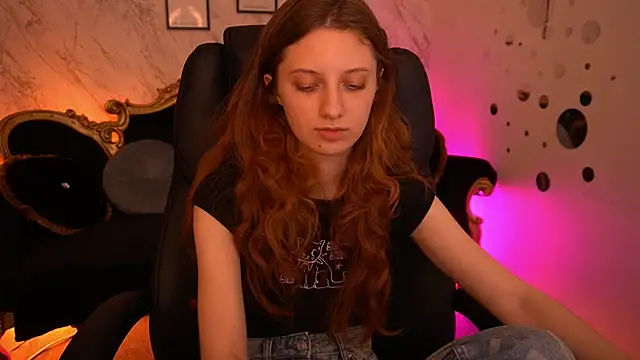 CuteeFoxy's Live Chat Room