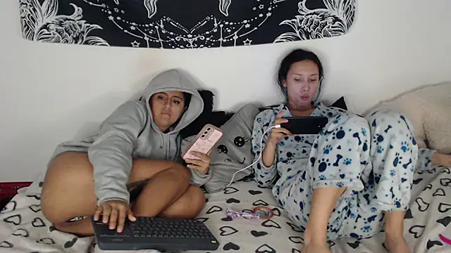 abby_n_emily Adlı Modelin Canlı Sohbet Odası