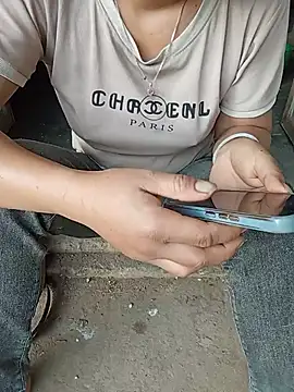 Ama-ra Adlı Modelin Canlı Sohbet Odası