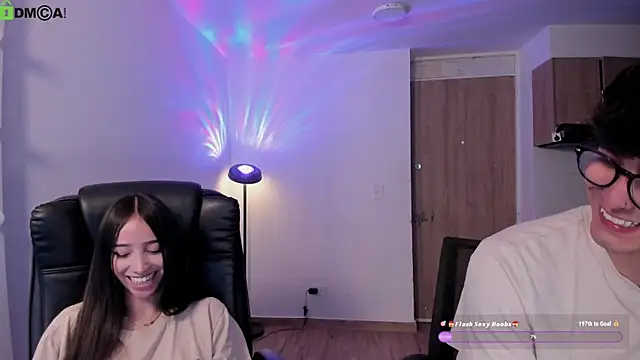 חדר צ'אט בשידור חי של Mikeyvioleta_