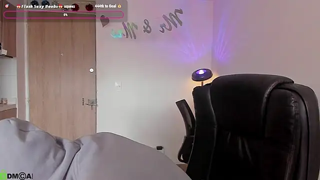 Mikeyvioleta_ – Naživo chatovacia miestnosť
