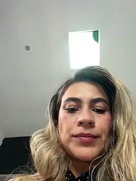 valentina_herrrera Adlı Modelin Canlı Sohbet Odası