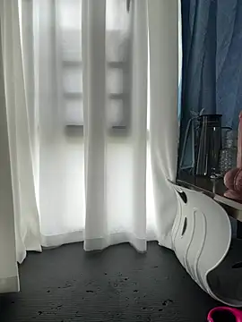 חדר צ'אט בשידור חי של littlesluttycat
