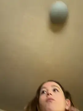 Chat soba uživo modela Rhyumii
