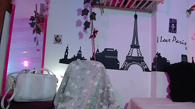 petite_coral – live chatrum