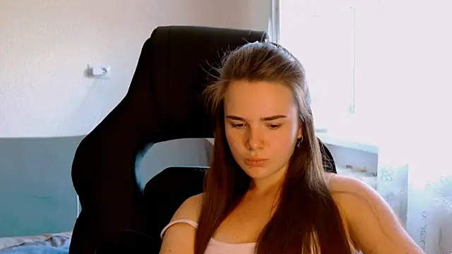 May_Bloom's Live Chat Room