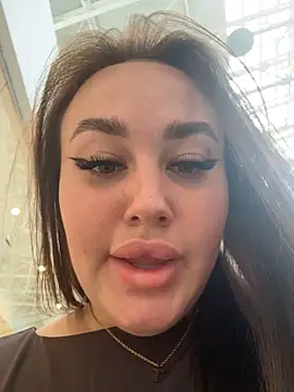 Živá chatovací místnost KiraSunshine