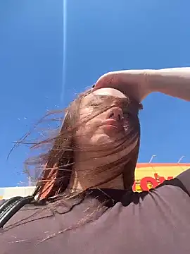 KiraSunshine élő chatszobája