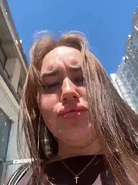 KiraSunshine Adlı Modelin Canlı Sohbet Odası