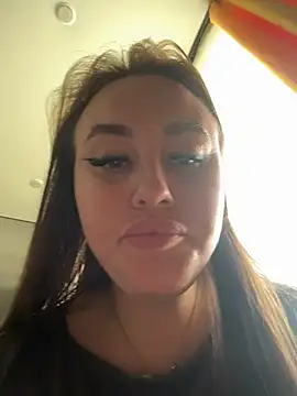 Živá chatovací místnost KiraSunshine