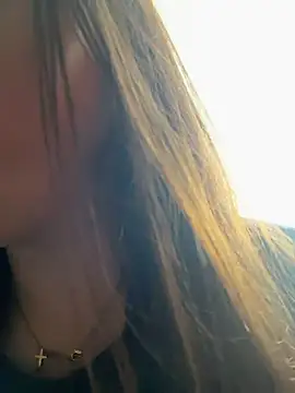 Živá chatovací místnost KiraSunshine