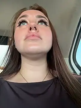 חדר צ'אט בשידור חי של KiraSunshine