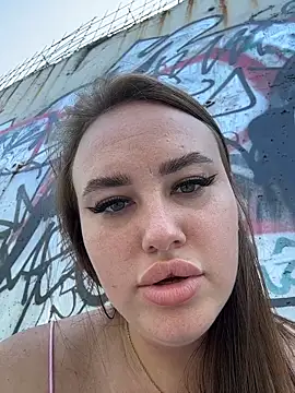 KiraSunshine's Live Chat Room