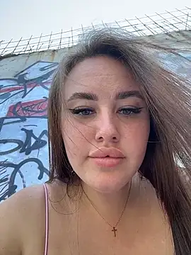 KiraSunshine Adlı Modelin Canlı Sohbet Odası