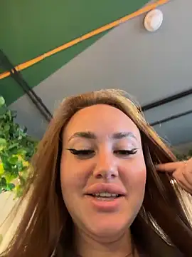Chat soba uživo modela KiraSunshine