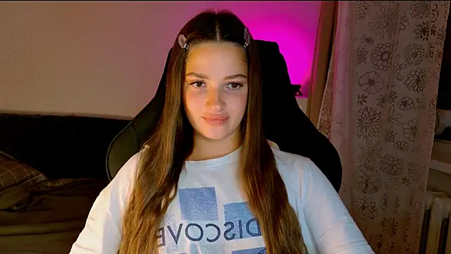 חדר צ'אט בשידור חי של KiraVair